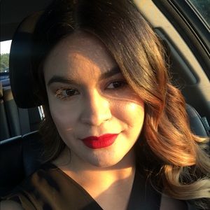 Meet your Posher, Laura